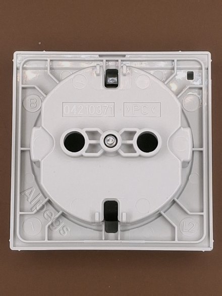 Штепсельная розетка SCHUKO 16A 250V~ с крышкой; термопласт; алюминий, A1520BFKLAL