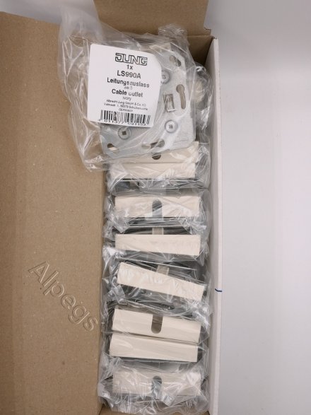 LS990A Подсоединитель провода с разгрузкой натяжения; слоновая кость