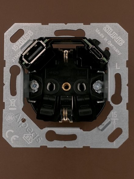 Розетка 2К+З 16А 250В, с разъемом USB Typ AC LS1520-15CAWW