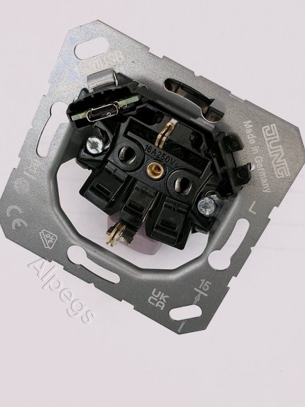 Розетка 2К+З 16А 250В, с разъемом USB Typ C A1520-18CWW