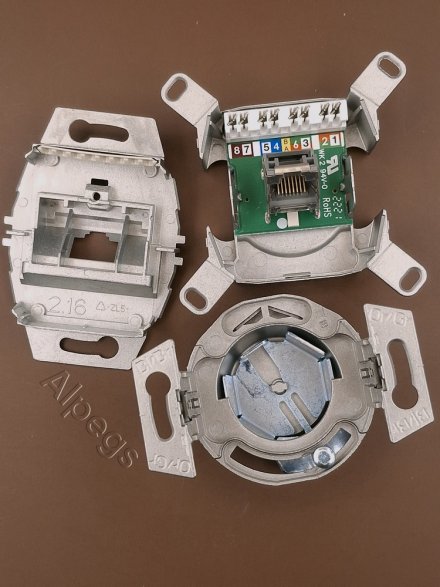UAE8UPOK6 Компьютерная UAE розетка 6-й категории, 8-ми полюсная, экранированная; один терминал