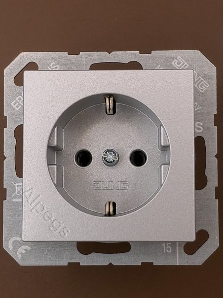 EcoProfi Розетка 2К+З 16А 250В автомитические зажимы, алюминий EP1420AL