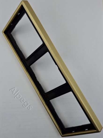 LSmetal Рамка 3-ная , латунь. ME2983C