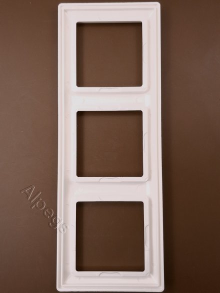 AS583WW Рамка 3-кратная для вертикальной и горизонтальной установки; белая