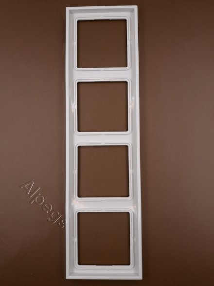 LS984LG Рамка 4-кратная; светло-серая