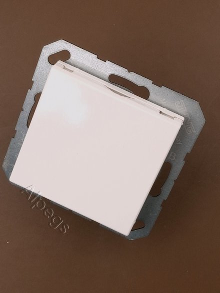 A1520KIKLWW SCHUKO-розетка с откидной крышкой и защитой от детей; белый