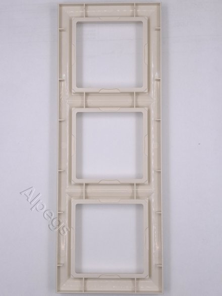 Eco Profi Standart Рамка 3-местная, цвет Слоновая кость EPS483