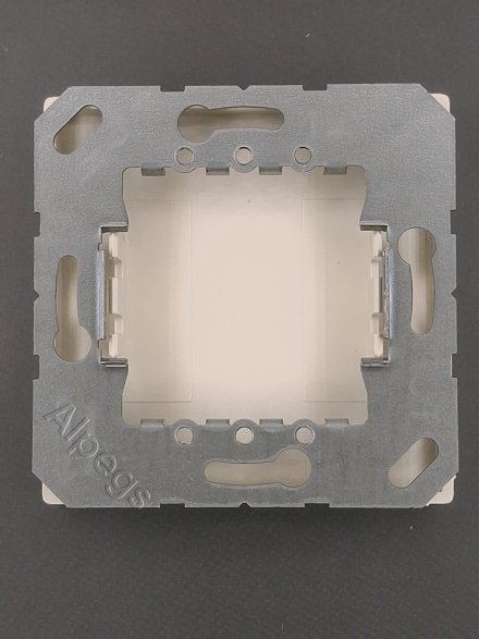 LS994B Крышка без отверстий для произвольных вырезов; слоновая кость