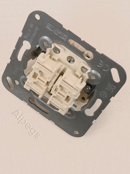 539U Кнопка сдвоенная без фиксации с двумя переключающими группами