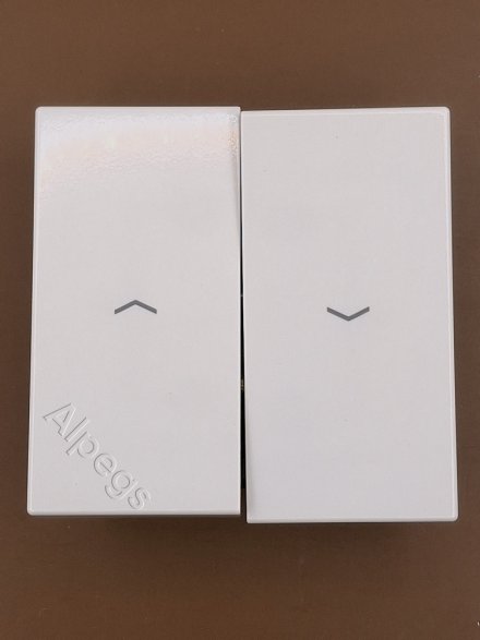 LS995PLG Клавиша для выключателя управления жалюзи; светло-серая