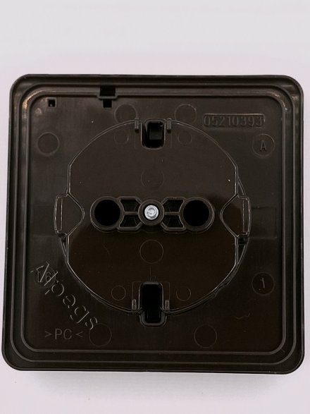 CD1520BFKLBR Штепсельная розетка SCHUKO 16A 250V  с защитой от влажности; коричневая