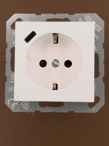 Розетка 2К+З 16А 250В, с разъемом USB Typ C A1520-18CWW