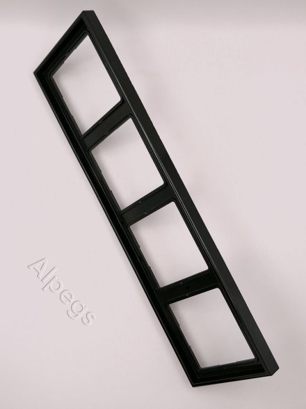 LS984SW Рамка 4-кратная; черная