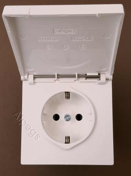 SCHUKO-розетка с крышкой цвет Матовый белый LS1520BFKLWWM