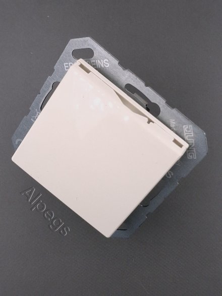 EcoProfi Розетка с крышкой 2К+З 16А 250В, бежевый EP1420KL