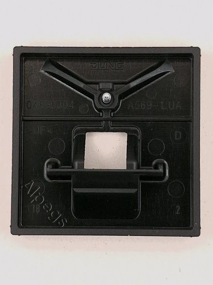 A569-1PLUASW Крышка для одинарной розетки UAE; черная