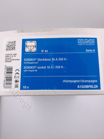A1520BFKLCH Штепсельная розетка SCHUKO 16A 250V  с откидной крышкой; шампань