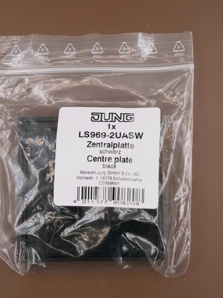 LS969-2UASW Крышка для двойной телефонной и компьютерной розетки UAE; черная