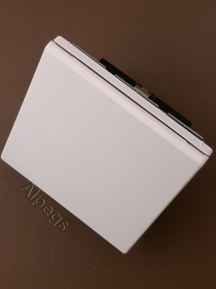 SCHUKO-розетка с крышкой цвет Матовый белый LS1520BFKLWWM