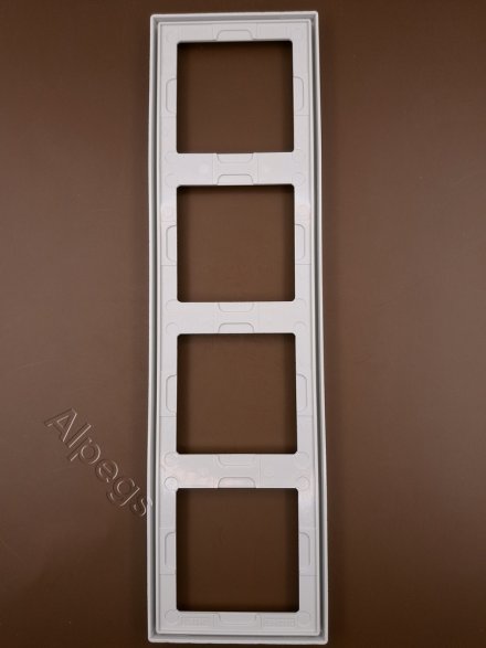 LS984LG Рамка 4-кратная; светло-серая