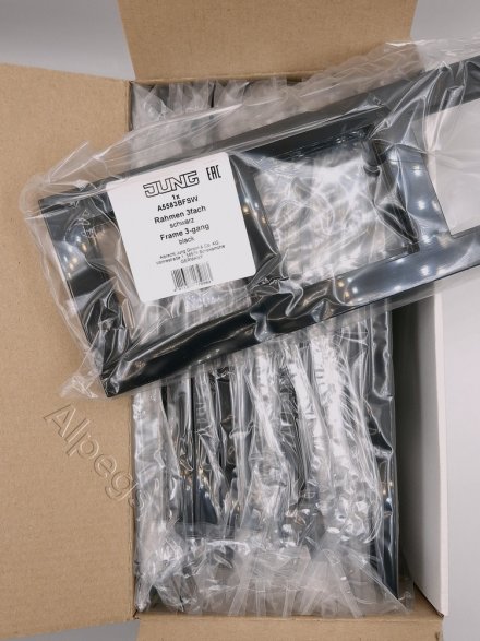 Jung A550 - Рамка 3-ая, цвет матовый черный A5583BFSWM