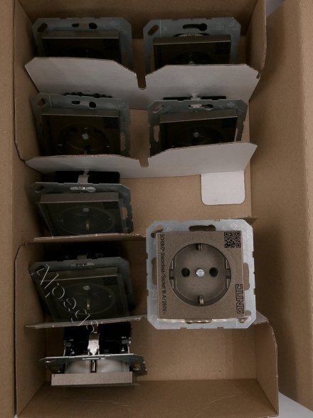 A1520KIMO Штепсельная розетка SCHUKO 16A 250V  с защитой от детей; термопласт; мокка